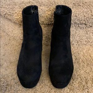 Cute platform black ankle boot!